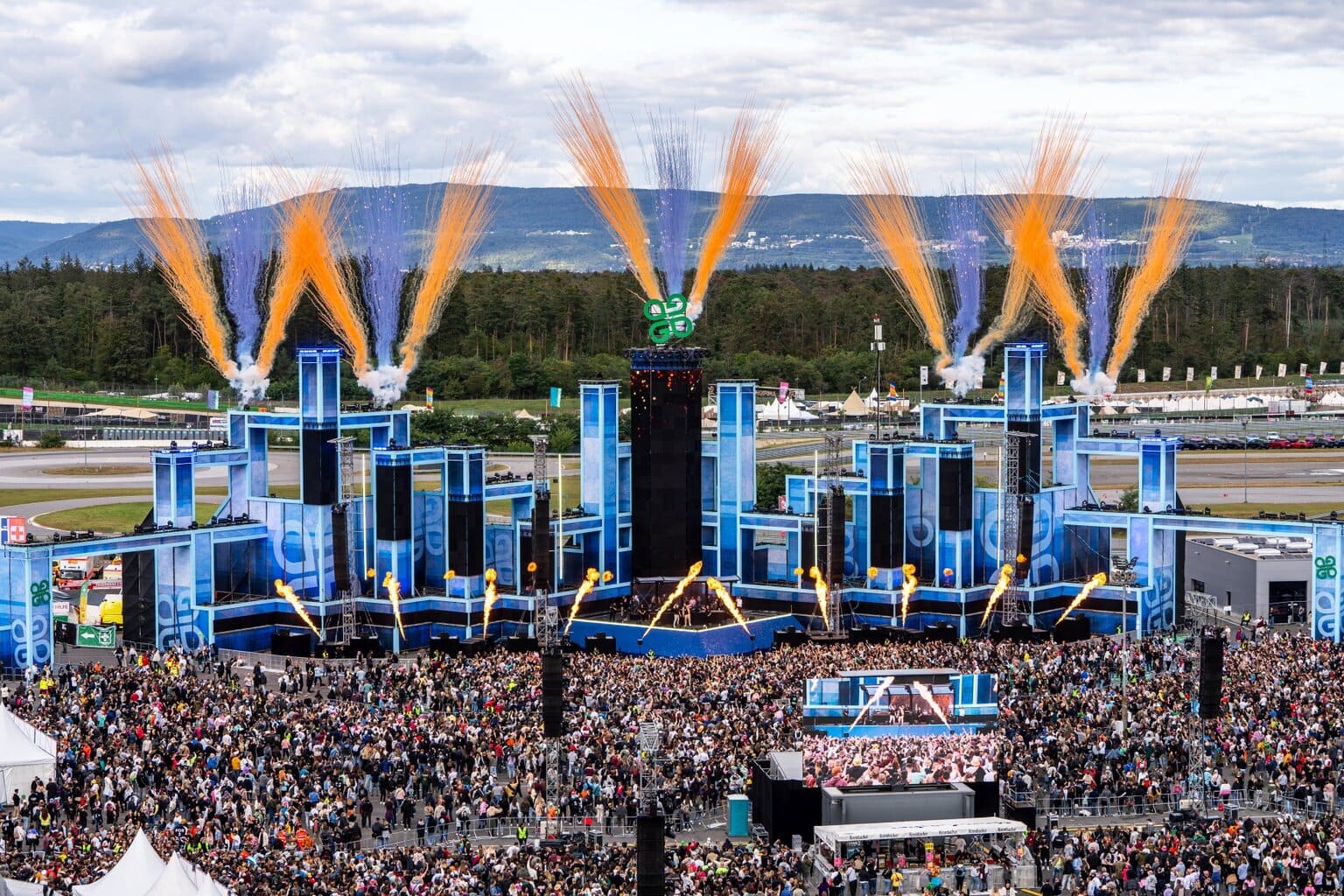 Podium van de Glücksgefühle Festival op de Hockheimring bij Stuttgart