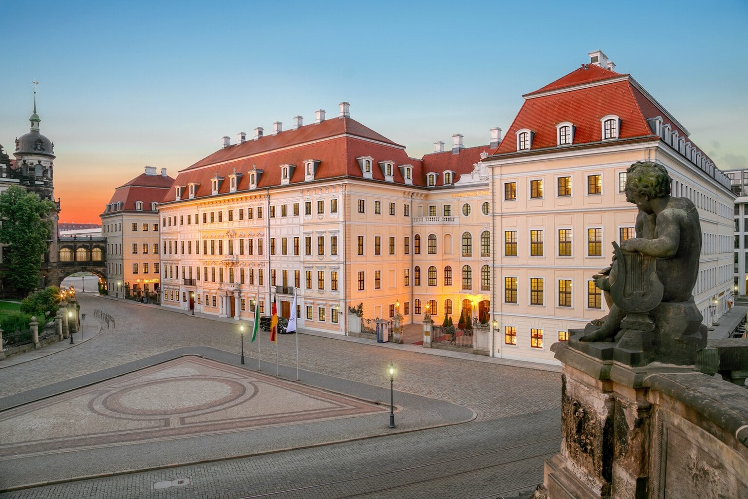 Buitenaanzicht van Hotel Taschenbergpalais Kempinski in Dresden.